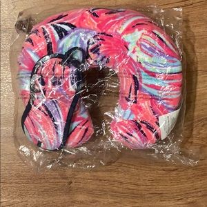 Lily Pulitzer Neck Pillow w/blinders